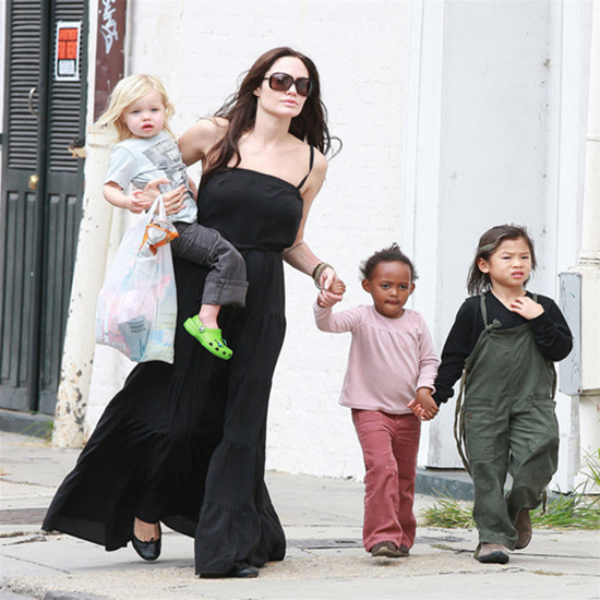 Angelina Jolie Ba me noi tieng cua Hollywood da ket hon2 - Angelina Jolie – bà mẹ nổi tiếng của Hollywood đã kết hôn!