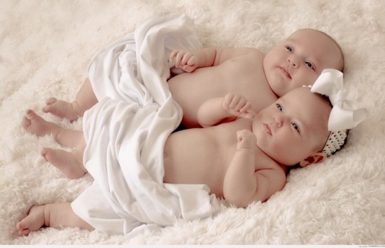 tre so sinh 0 550x354 - Cách giặt quần áo cho trẻ sơ sinh đúng hiệu quả và an toàn